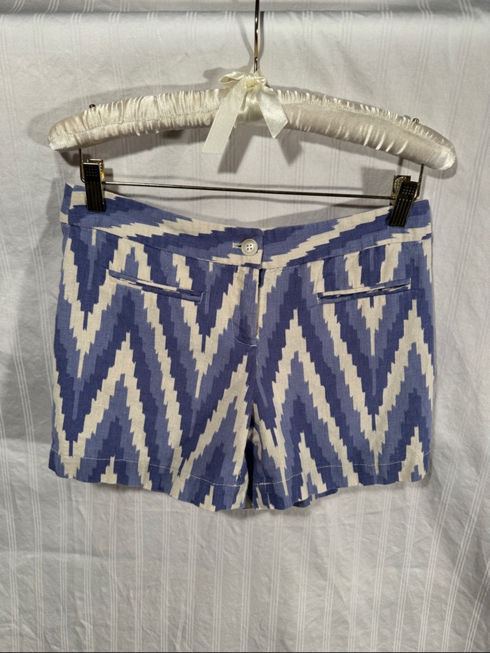 Kenar Blue and White Zigzag Chevron Shorts